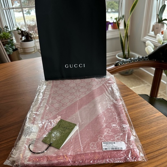 Authentic Gucci Big Square Scarf Limited Edition From Italy - Picture 5 of 6